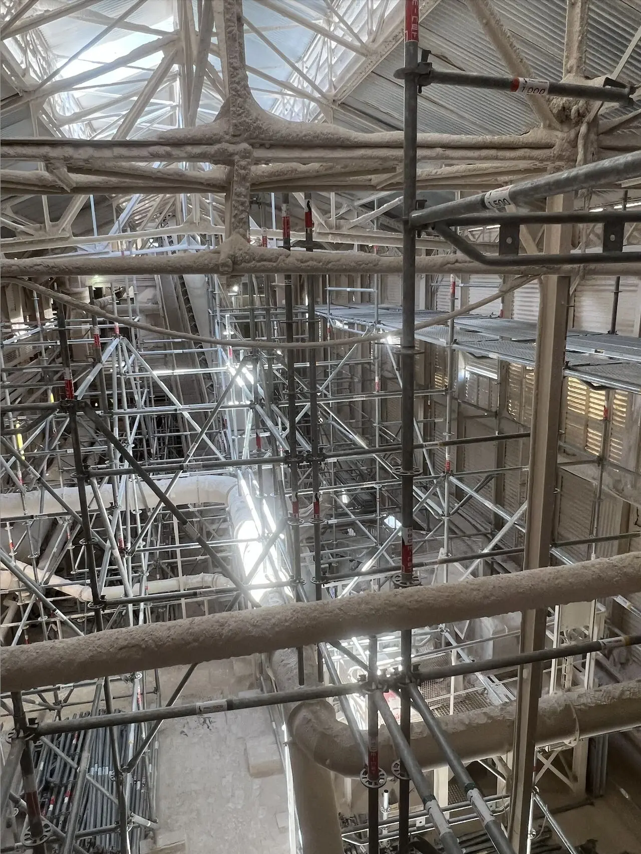 Échafaudage intérieur de gros tonnage monté au-dessus des lignes de production actives