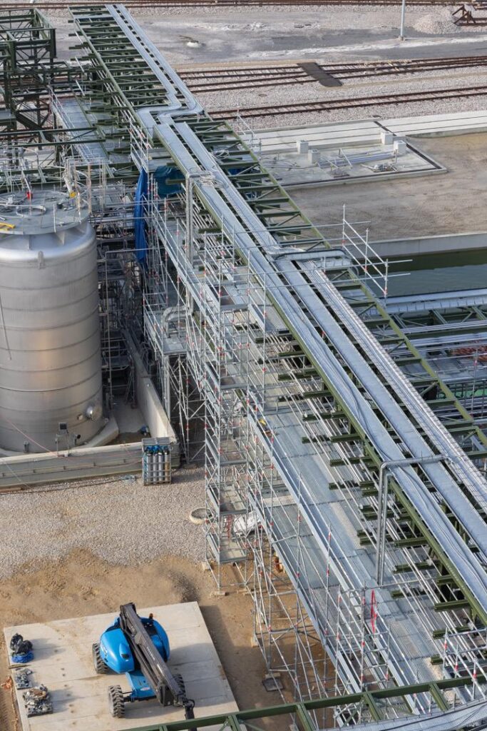 Structure d'échafaudage montée en zone ATEX avec respect des protocoles de sécurité