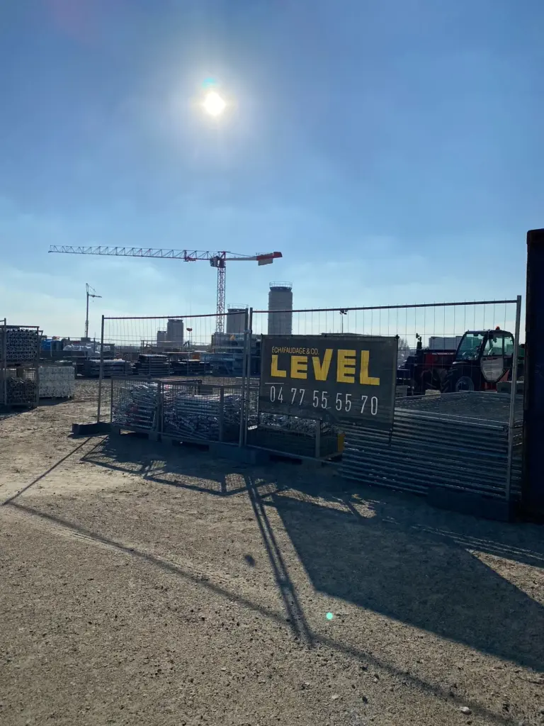 Chantier illustrant l'histoire et l'expertise de Level Échafaudage