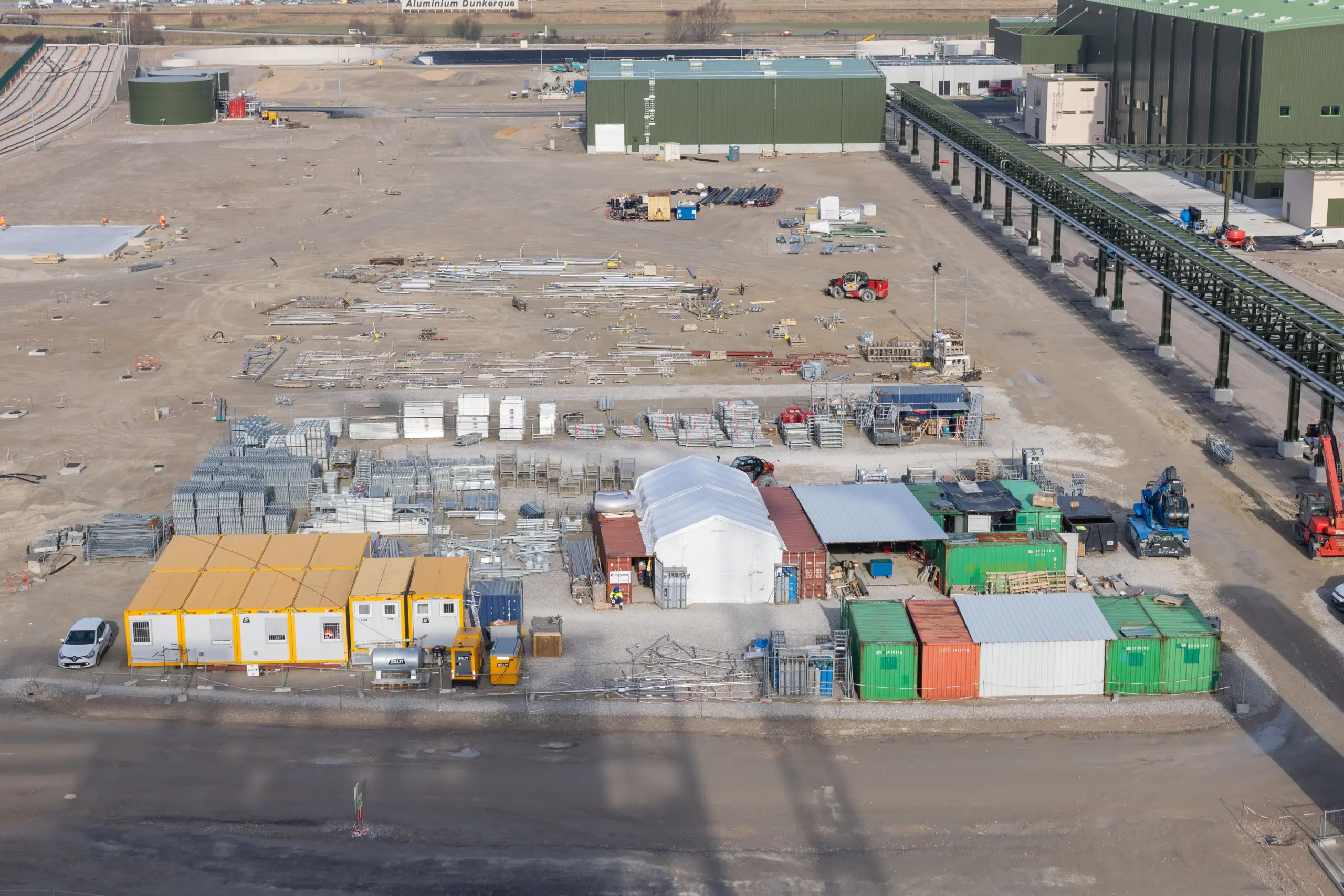 Parc de matériel d'échafaudage professionnel prêt pour la location et le montage