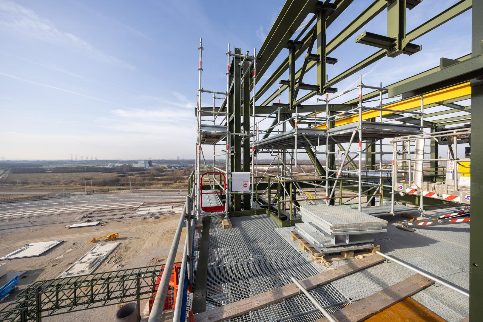 Structure d'échafaudage spécifique pour accès difficile