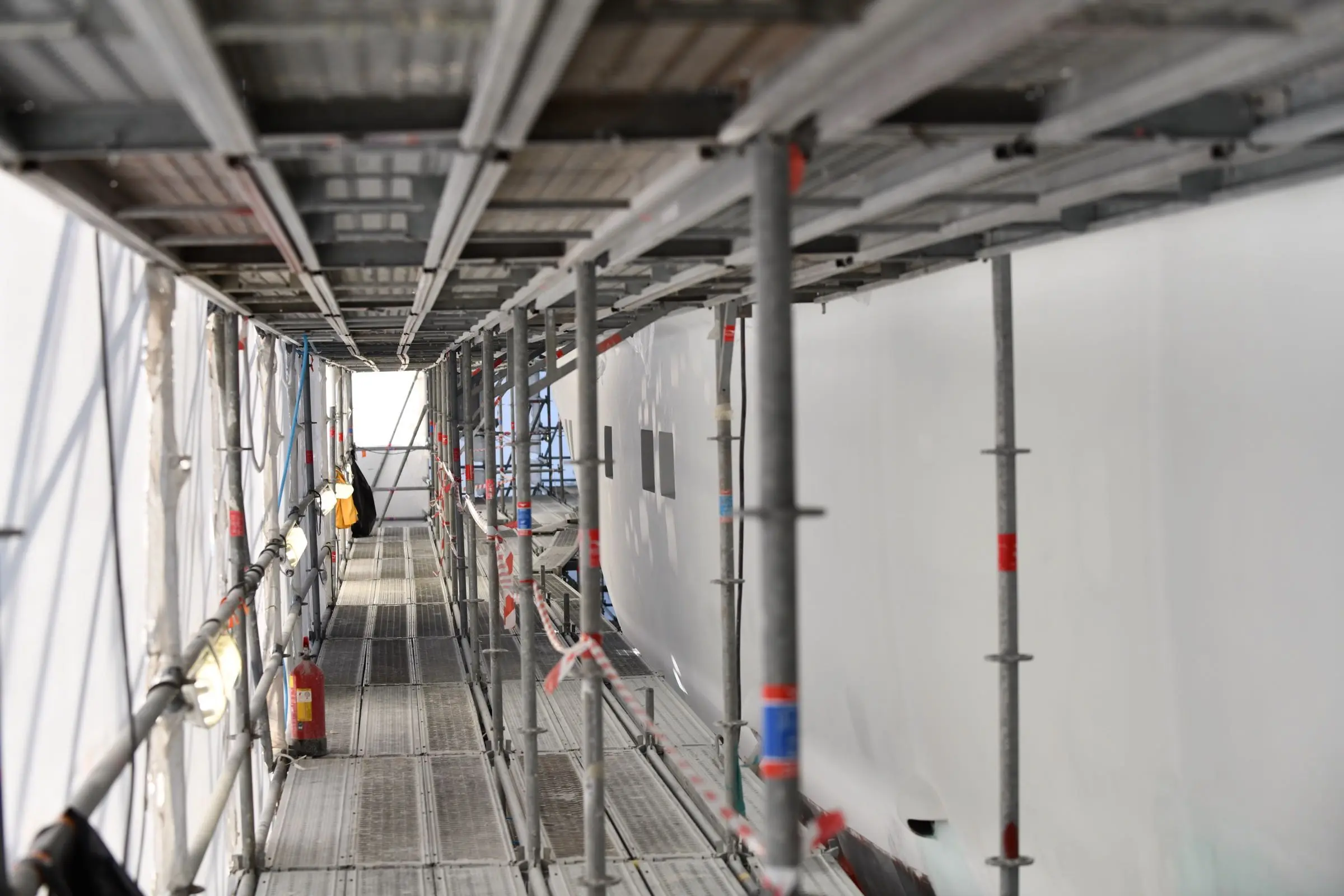 Structure d'échafaudage scénique et technique pour un événement public